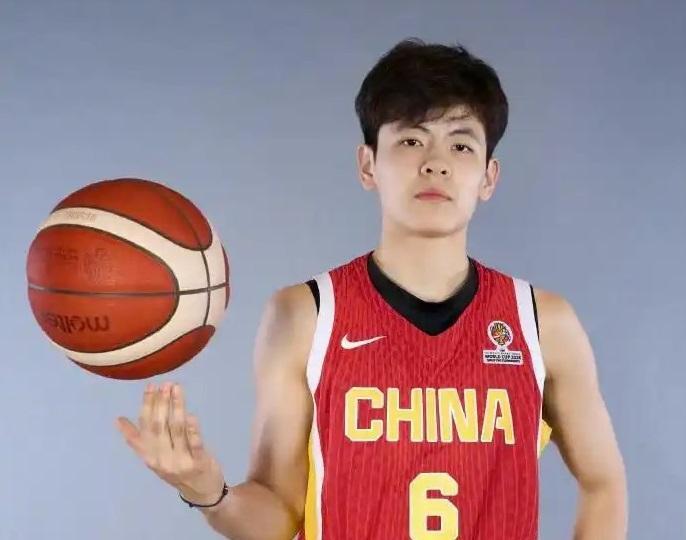 开云体育下载-接棒!杨舒予成为中国女篮新队长